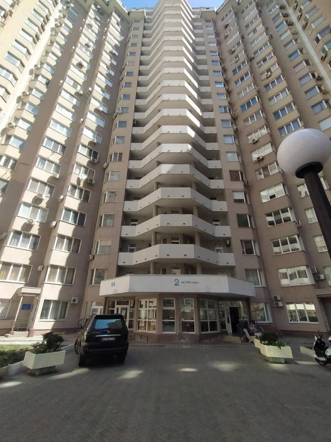 Апартаменты С Двумя Спальнями В Центре Города Odessa Exteriör bild