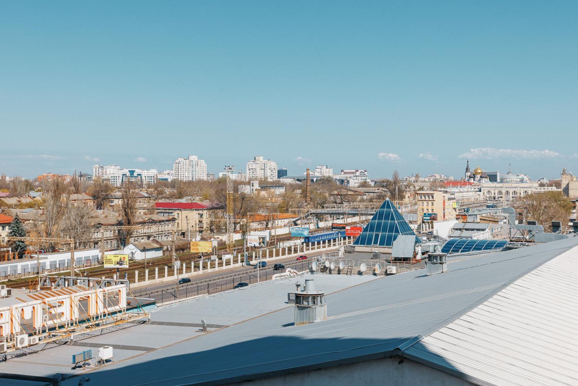 Апартаменты С Двумя Спальнями В Центре Города Odessa Exteriör bild